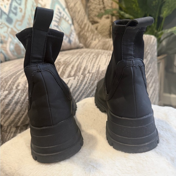 Zara Chelsea Slip-On Ankle Boots in Black - 39 - Picture 4 of 5